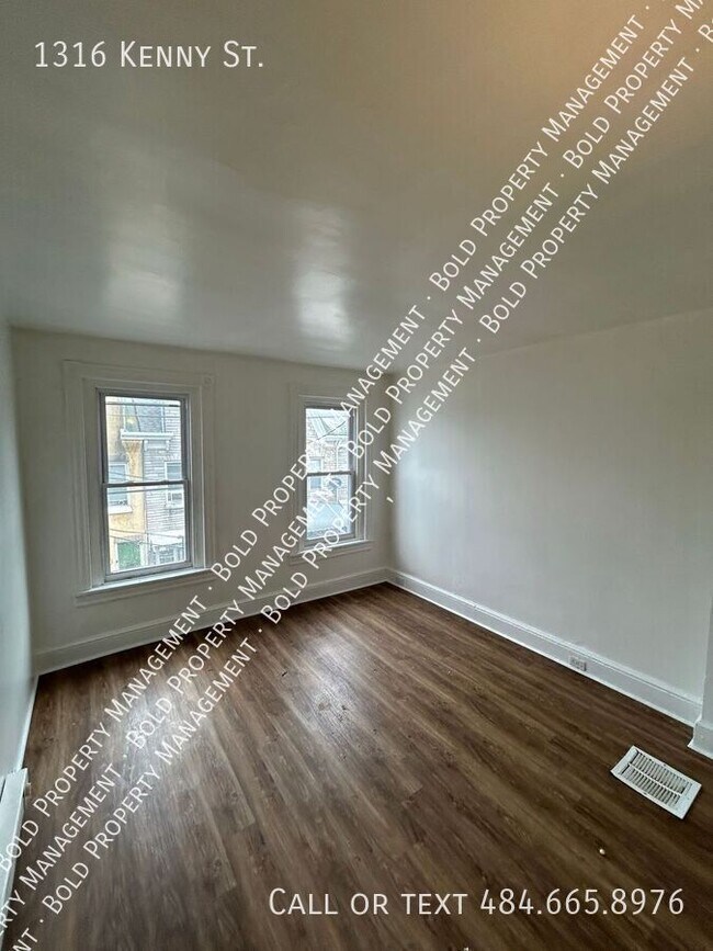Building Photo - 1316 Kenny St