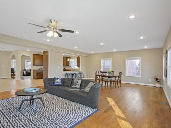 Building Photo - 624 US-29