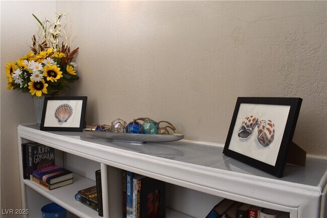 Primary Photo - 6889 Beverly Glen Ave