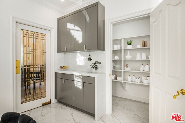 Building Photo - 6111 County Oak Rd