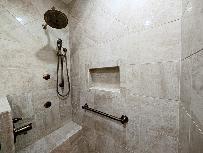 Building Photo - 700 Main St