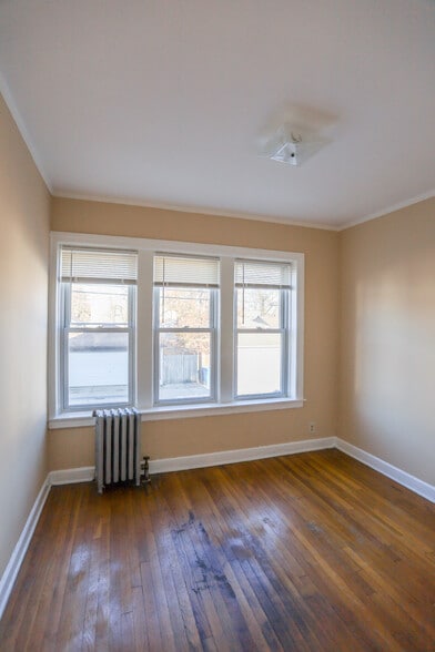 Building Photo - 5939 N Northwest Hwy