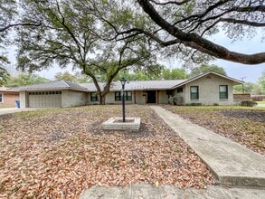 Building Photo - 219 Laramie Dr