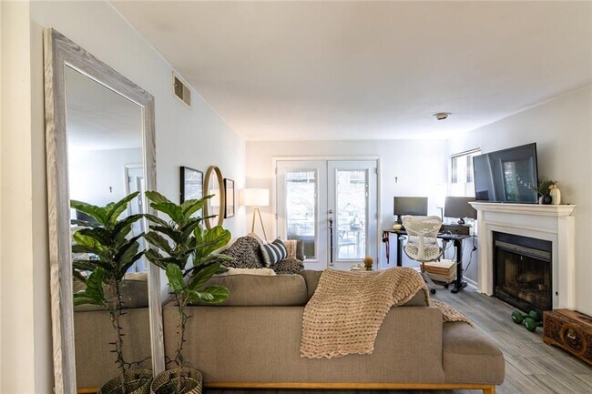 Building Photo - 2109 Defoors Ferry Rd NW