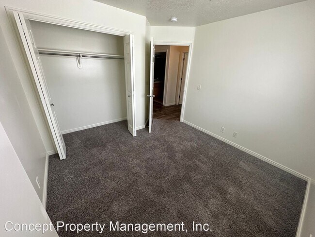 Building Photo - 2 br, 2 bath Apartment - 374 East 5450 Sou...