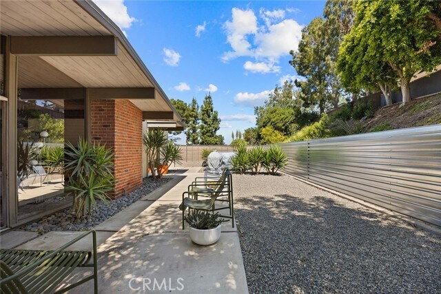 Building Photo - 1131 N Encanto St