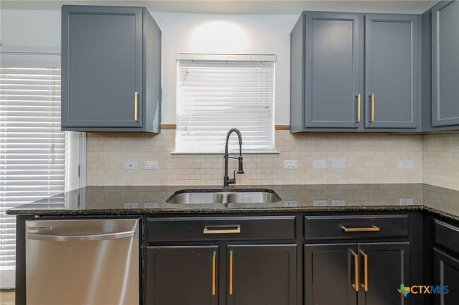 Building Photo - 146 Linden Ln