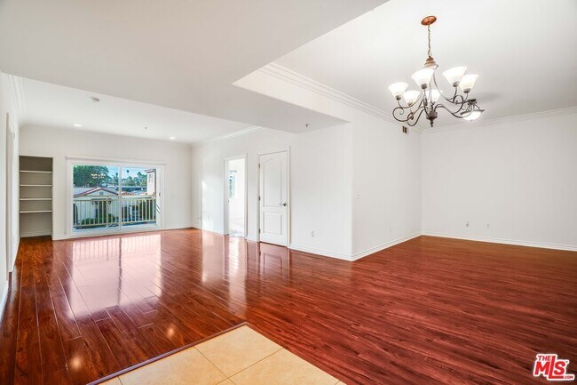 Building Photo - 3328 Oakhurst Ave