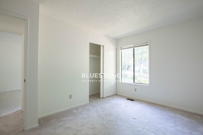 Building Photo - Sweet 3 bedroom 2 bath home in Beaverton available now!