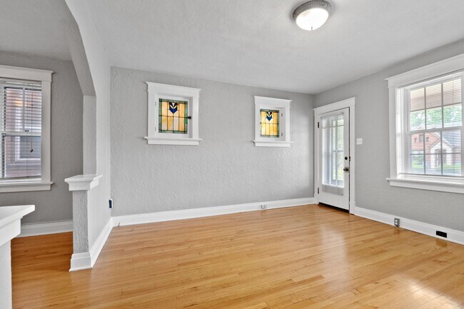 Building Photo - 5505 Rhodes Ave