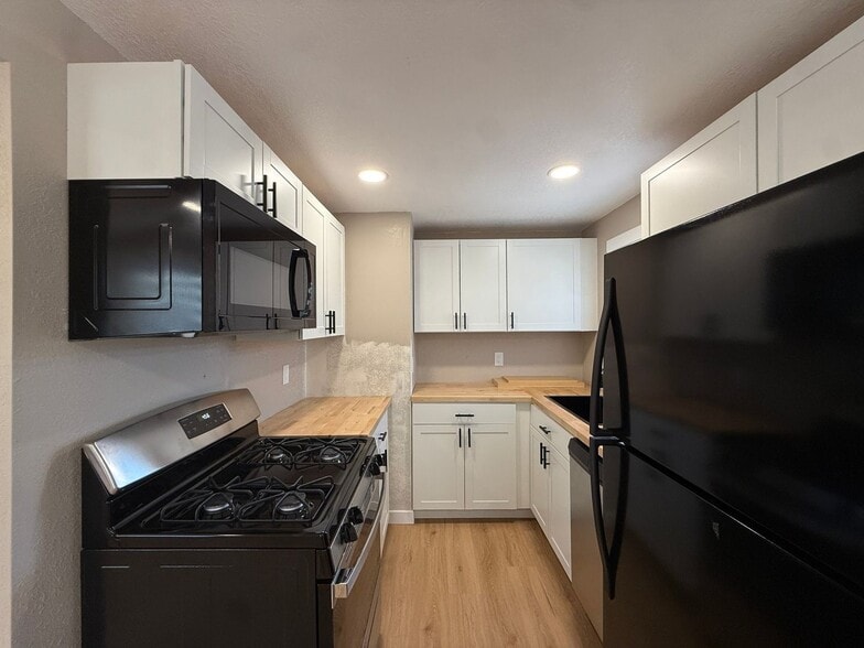 Building Photo - 39 Sunflower Rd