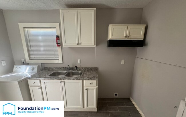 Building Photo - 2601 Dakar Ave