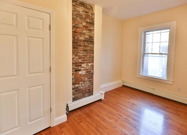 Building Photo - 82 Bremen St