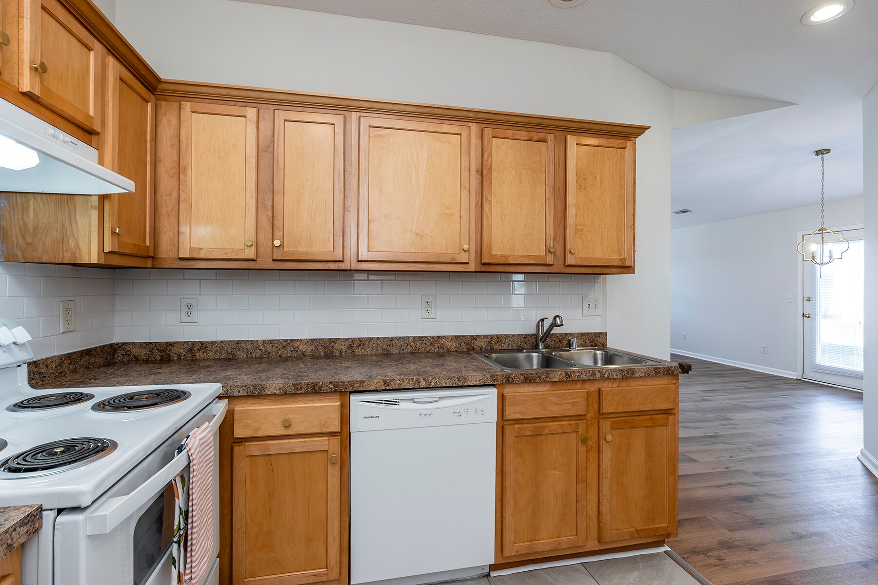 Building Photo - 405 Cricket Ln