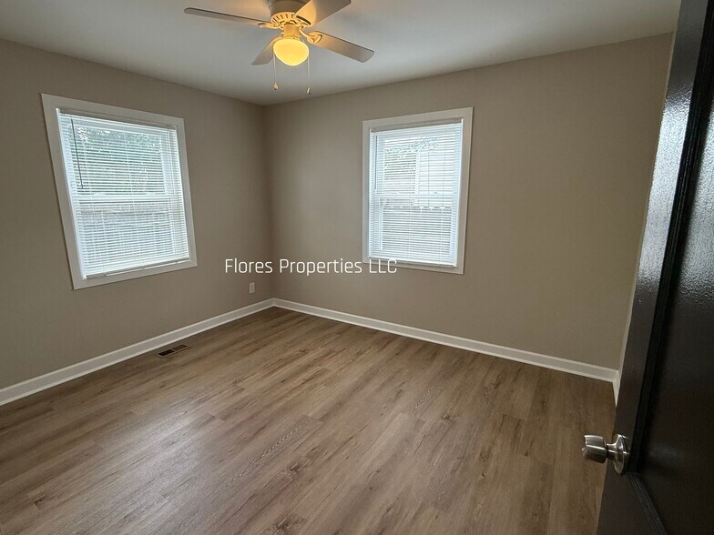 Building Photo - 1053 Oakland Park Ave