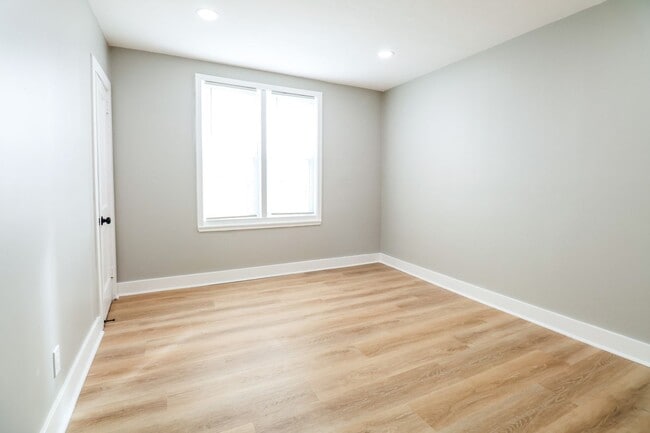 Building Photo - 5548 Woodland Ave