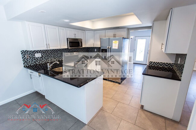 Building Photo - 310 E Bluebell Ln