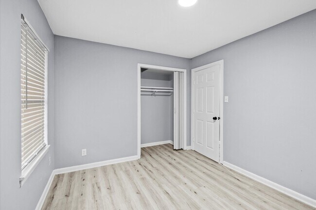 Building Photo - 2119 Linden Creek Ln