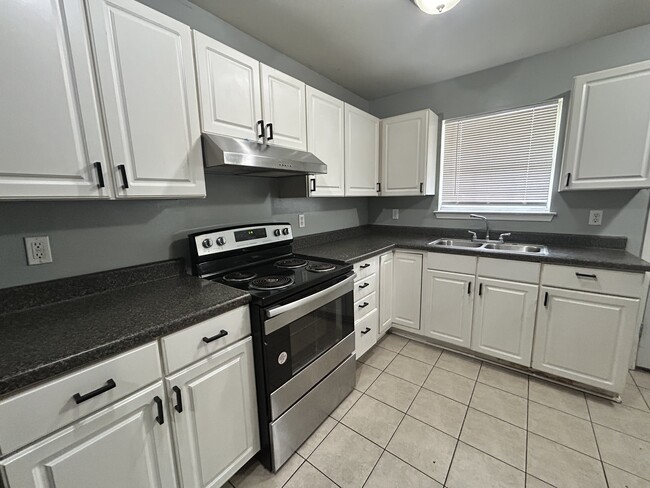 Building Photo - 124 30th 1/2