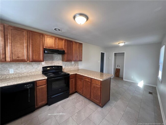 Building Photo - 1110 E 11th St