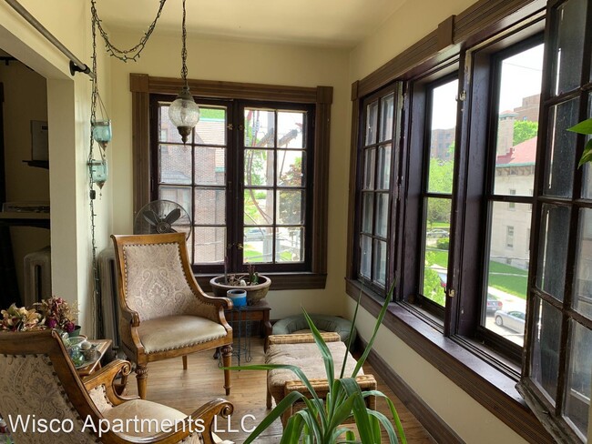 Building Photo - 1614 E Royall Pl