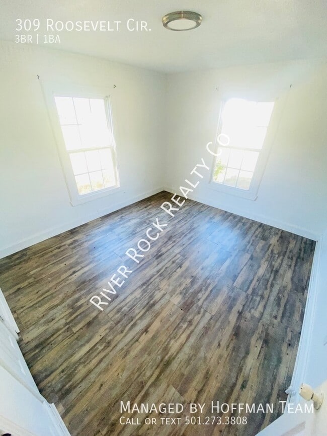 Building Photo - 309 Roosevelt Cir