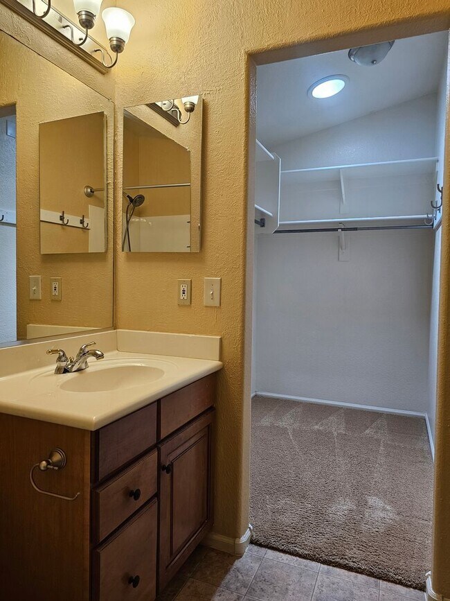 Building Photo - 42804 W Sunland Dr