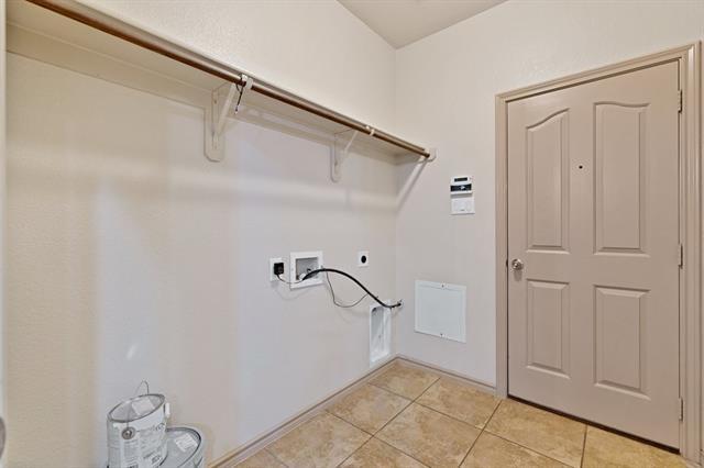 Building Photo - 10913 Middleglen Rd