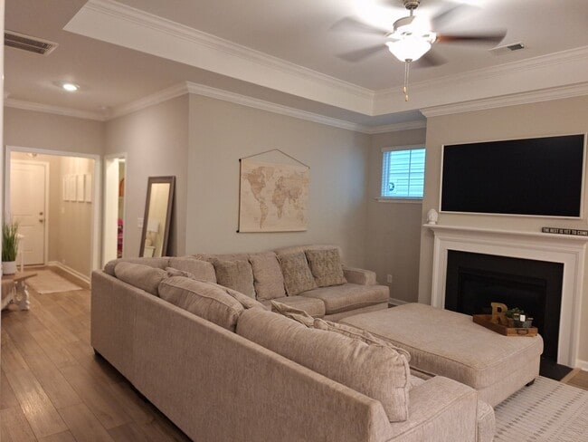 Building Photo - Outstanding Three Bedroom Home in the Ashcroft Community!