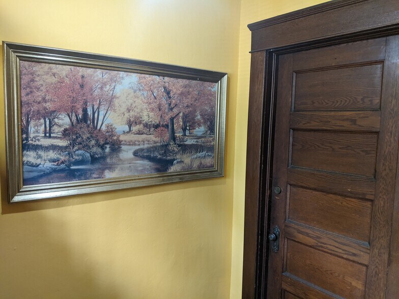 Hallway Entrance - 732 W Shiawassee St