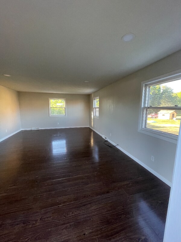 Building Photo - 1315 W Commerce St