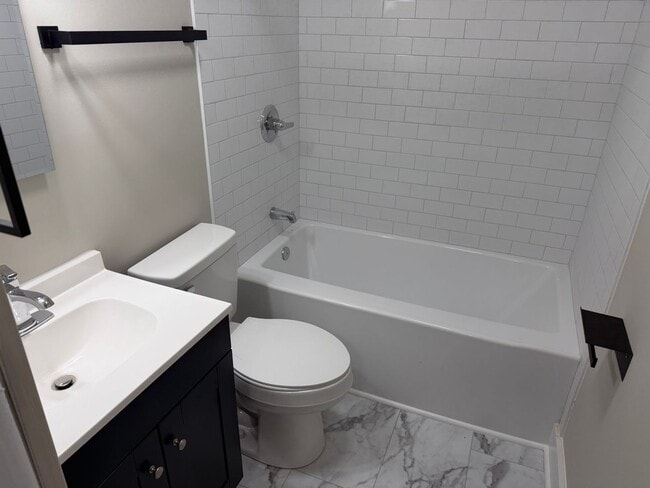 Building Photo - Beautifully Updated Duplex Near NoDa!!