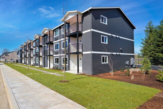 Building Photo - 2Bd/2Ba Upper Level Apartment - Available Now!