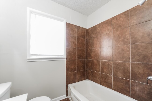 Building Photo - 3714 Bedford Ln