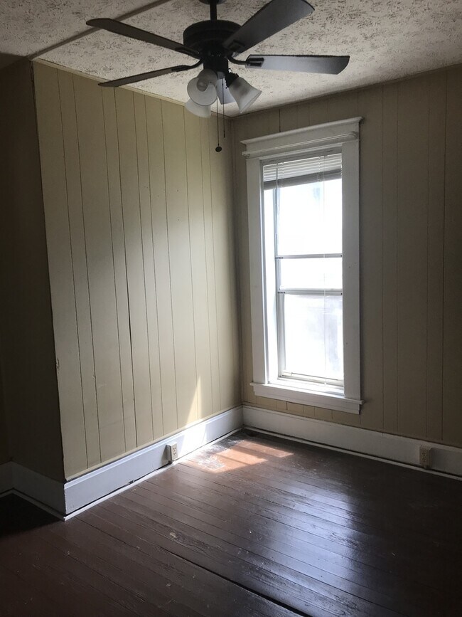Building Photo - 1 Bedroom Apartment w/ Balcony in Downtown Lafayette