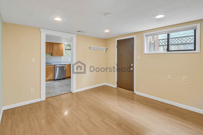 Building Photo - 2028 14th Ave W