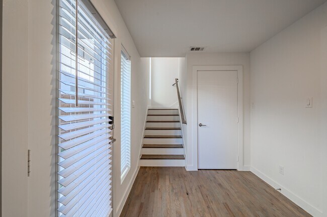 Building Photo - Modern Townhome with Dual Primary Suites & 2-Car Garage | Knox-Henderson / Lower Greenville