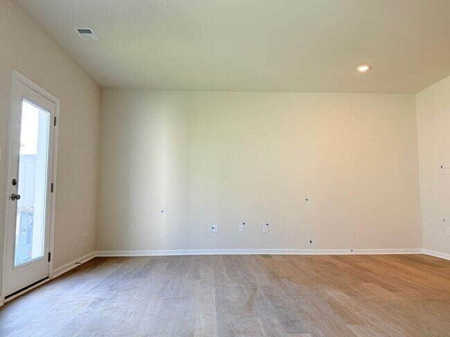 Building Photo - 529 Colette St
