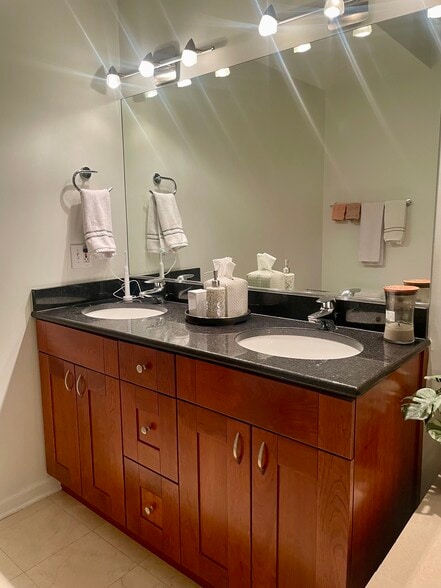 Building Photo - 1517 N Ashland Ave