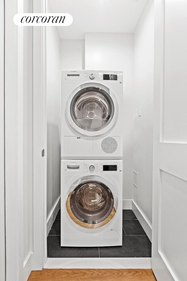 Building Photo - 21-59 44th Drive 2C