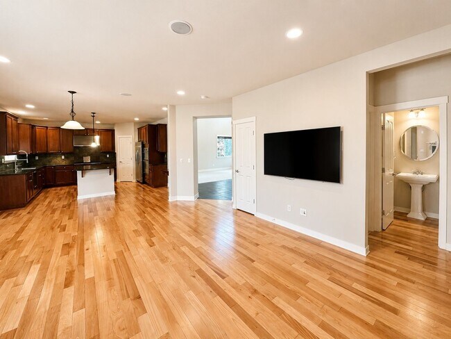 Building Photo - 4Bd/2.5Ba Bothell Home