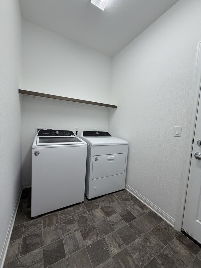Building Photo - 7869 Tyrell Peaks St
