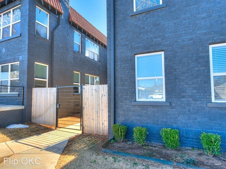 Building Photo - 808 NW 23rd St