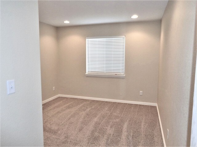 Building Photo - 2828 S Killarney Way