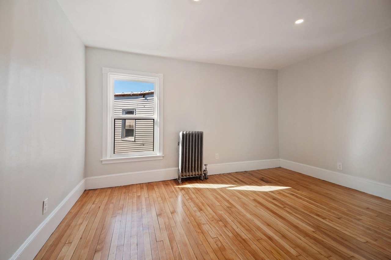 Building Photo - 29A Pine St