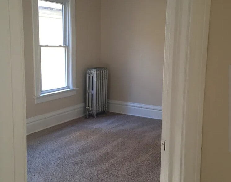 Building Photo - 541 W 9th St