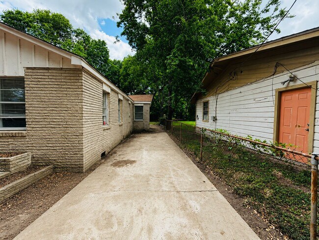 Building Photo - 2310 Sonny Perkins St