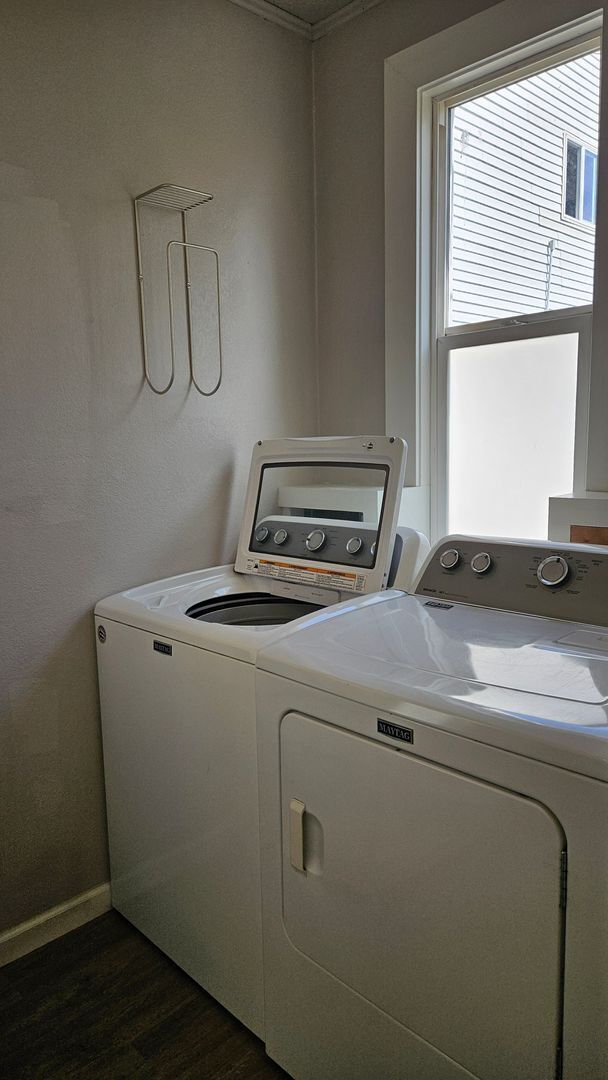 Building Photo - Super cute Duplex in Heart of Tacoma (Lower Unit)