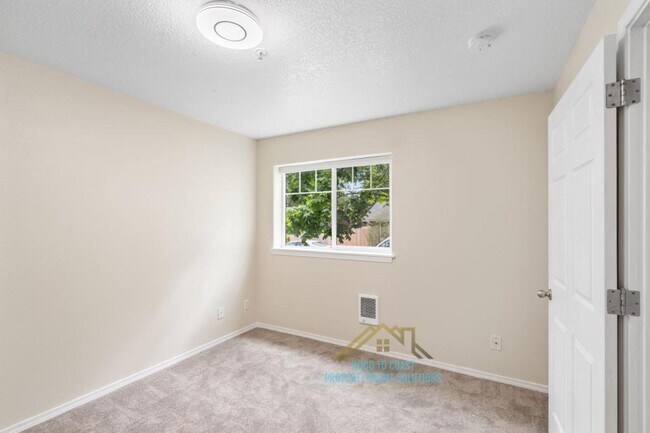 Building Photo - 225 SE 126th Ave