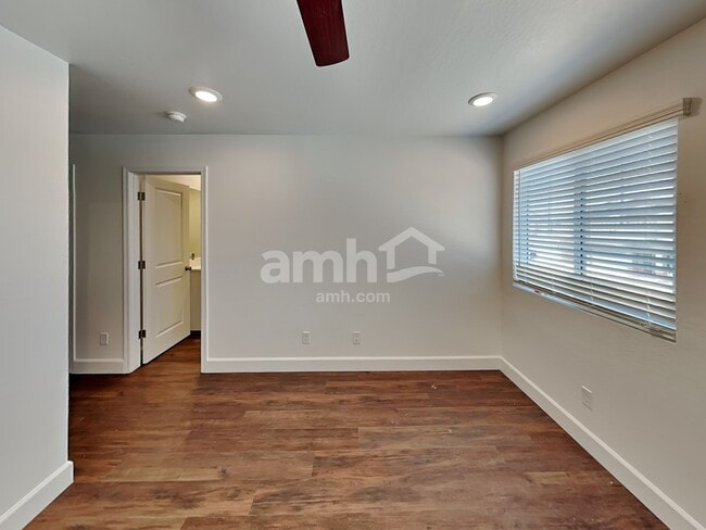Building Photo - 17109 W Lawrence Ln